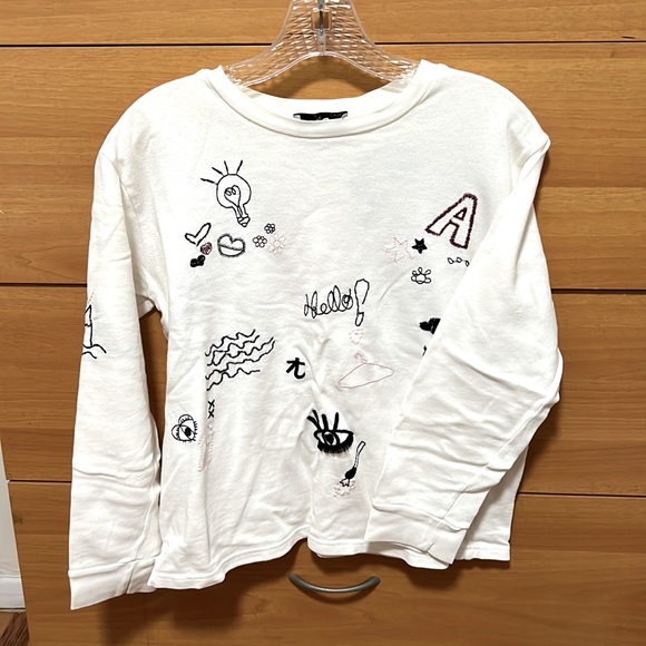 Long sleeved white t-shirt from Zara w/ random cute print. Size: M - Picture 1 of 2